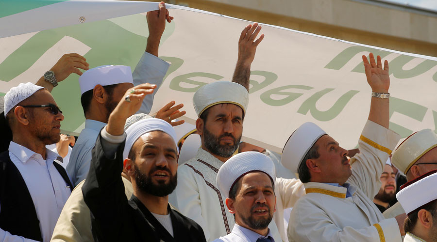 ‘You are Islam’s black sheep’: 300 Austrian imams condemn ISIS terrorists