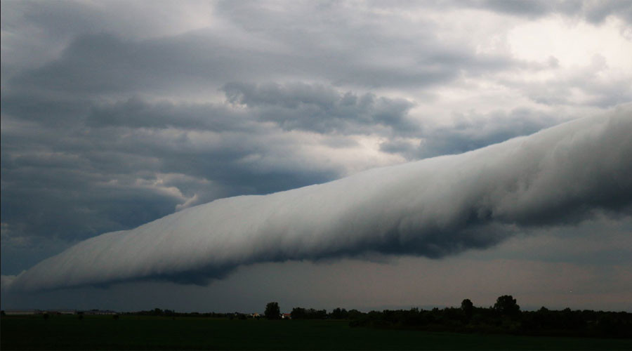 ‘The end is nigh!’ Netizens go wild over pics of ‘apocalyptic’ cloud (PHOTOS)
