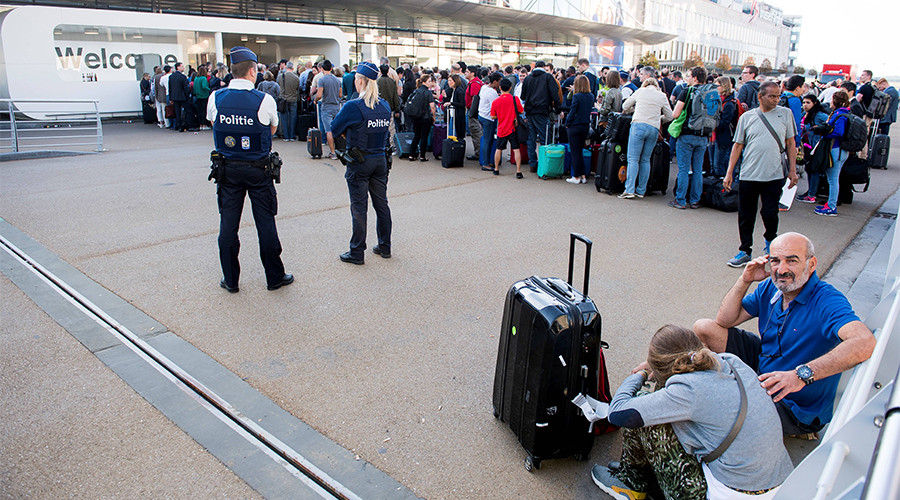 Power failure paralyzes Brussels intl airport, causing crowds & delays (PHOTOS)
