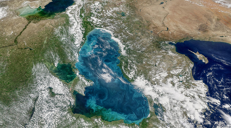Plankton ‘explosion’ turns the Bosphorus Strait stunning turquoise (PHOTOS)