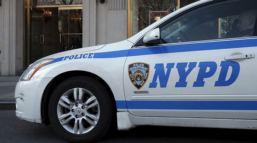 10 people injured, 1 hospitalized as car jumps curb in Manhattan