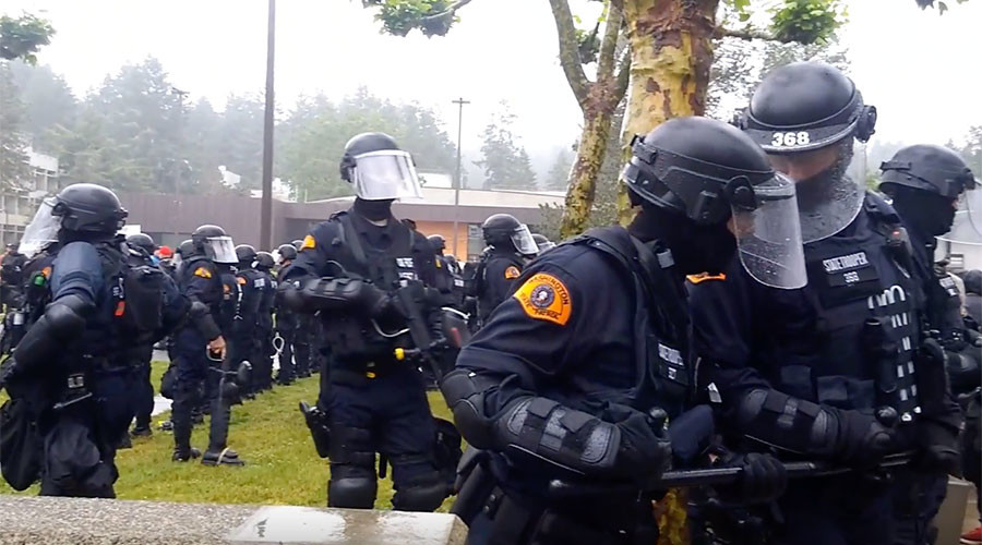 At least 1 arrested as free speech rally at Evergreen College sees counter-protests