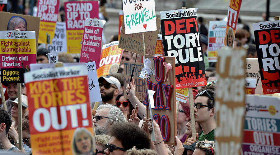 Thousands attend anti-government protest in London as pressure builds on Theresa May (VIDEOS)