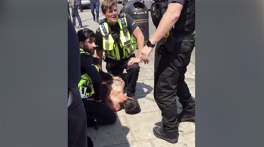 Armed man arrested at London’s Paddington Station (VIDEO)