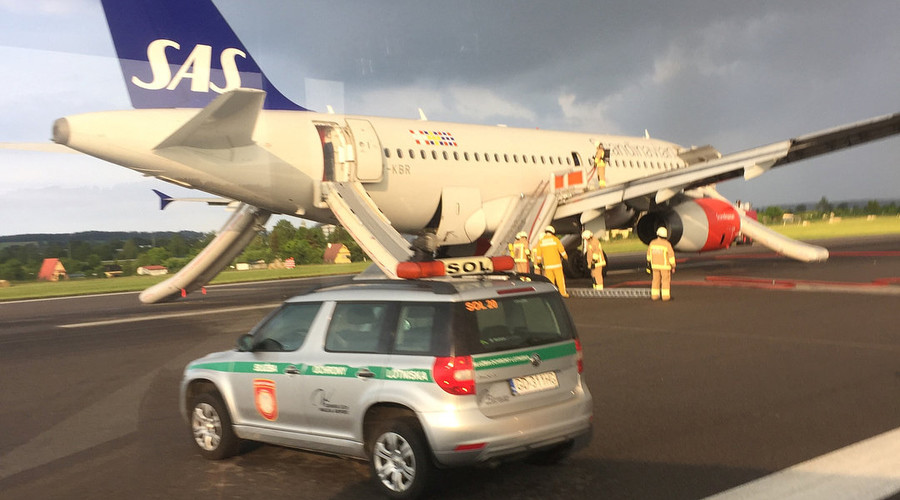 SAS jet makes emergency landing due to smoke in cabin