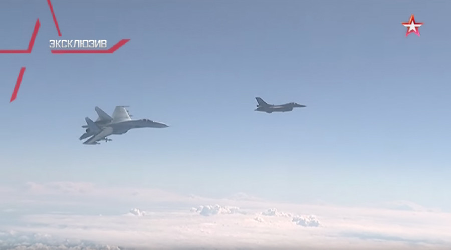 Russian Su-27 warns off NATO F-16 trying to approach defense minister’s plane over Baltic (VIDEO)