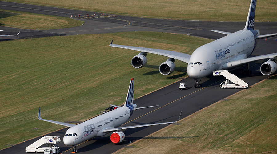 Boeing outsells Airbus at Paris show