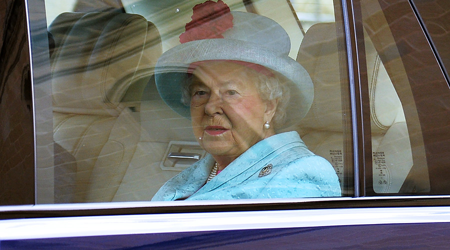 Queen reported to police for failing to wear a seatbelt