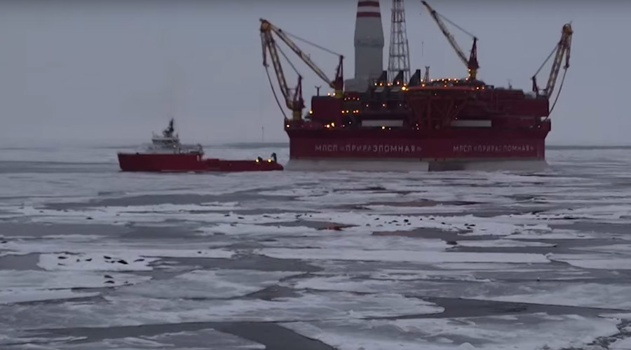 ‘Something’s pulling them here’: Thousands of seals surround Arctic drilling rig (VIDEO)