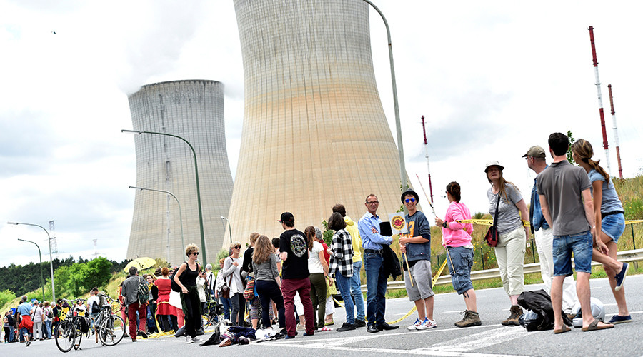 50,000 protesters form 90km human chain to demand closure of aging Belgian nuclear reactors (VIDEO)