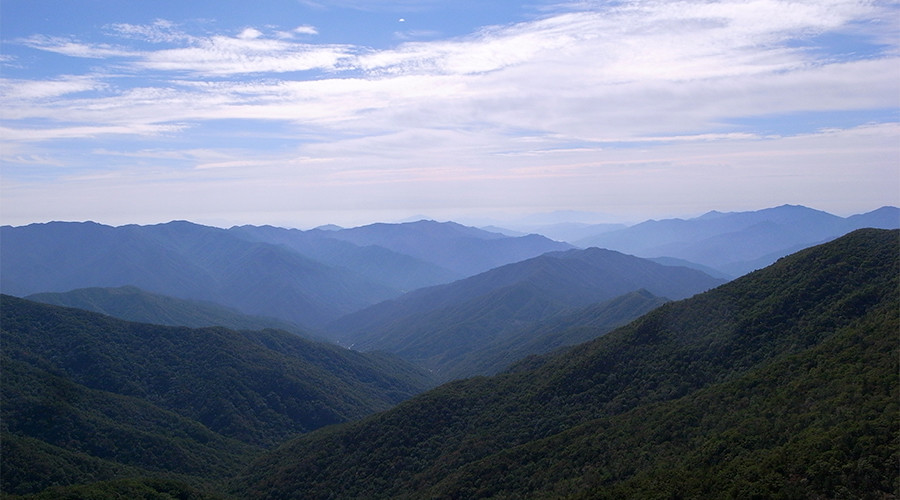 S. Korean town aims to hit new heights with canned mountain air sales