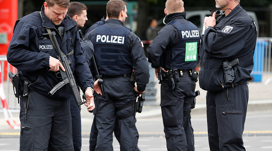 G20 #PartyPolizei who had sex & urinated in public are ‘only human’ – Berlin police