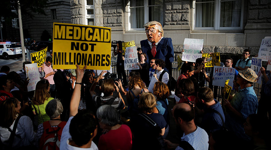 ‘Shame! Shame!’ Trump raises $10mn at 1st re-election fundraiser amid protests