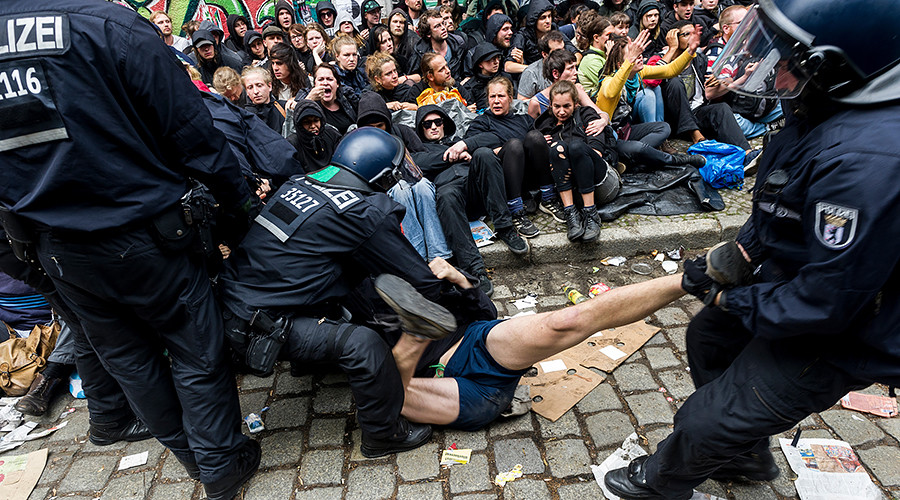 Riot police descend on squatter site in Berlin, remove protesters by force (PHOTOS, VIDEO)