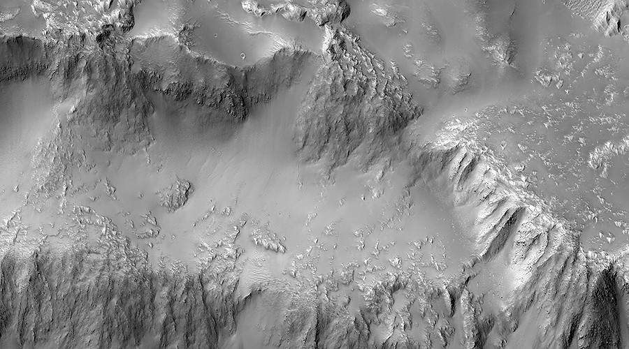 Martian ‘Niagara Falls’ shows evidence of dormant, ancient lava flows on Red Planet (PHOTO)