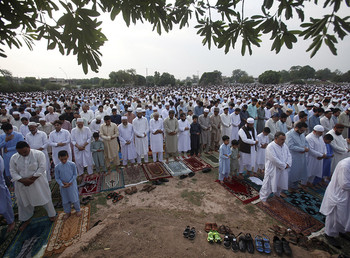 Muslims worldwide mark end of holy month of Ramadan with 