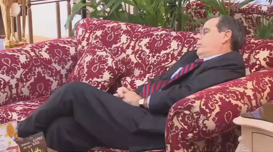 Bored now: US diplomat caught napping between Syria peace talks (VIDEO)