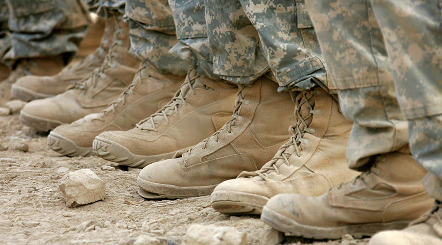 Army updates transgender rules, delays recruits until 2018