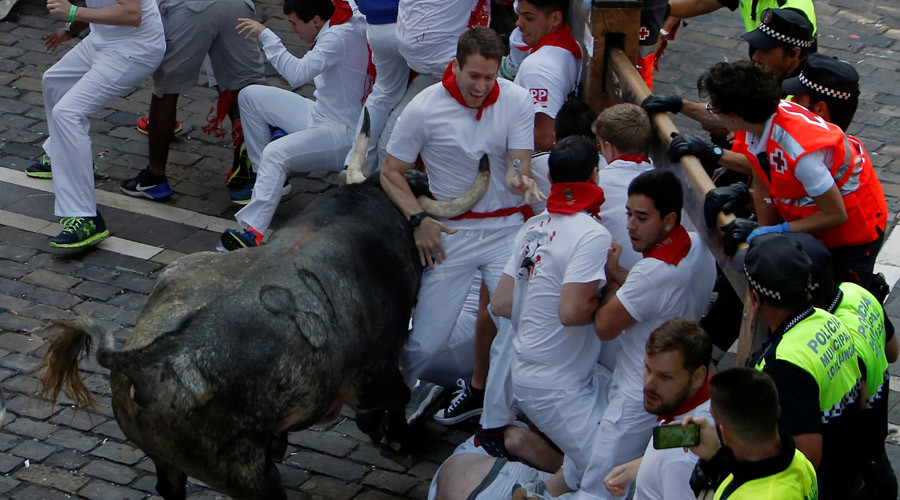 Man gored in thorax at Pamplona bull run (VIDEOS)