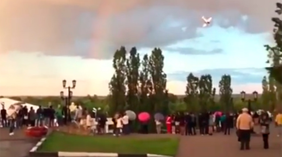 Horrifying footage shows fatal plane crash at Russian university prom air show (VIDEO)