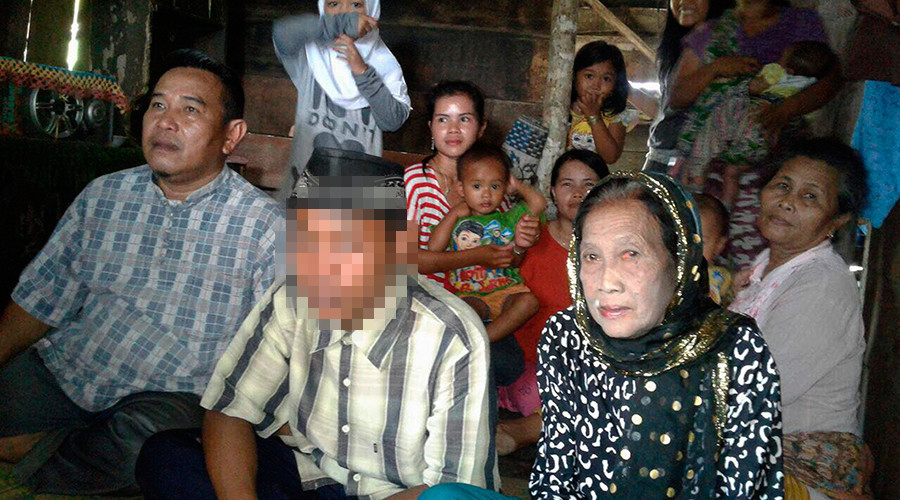 Indonesian teen ‘threatens suicide’ in order to wed 71yr-old partner