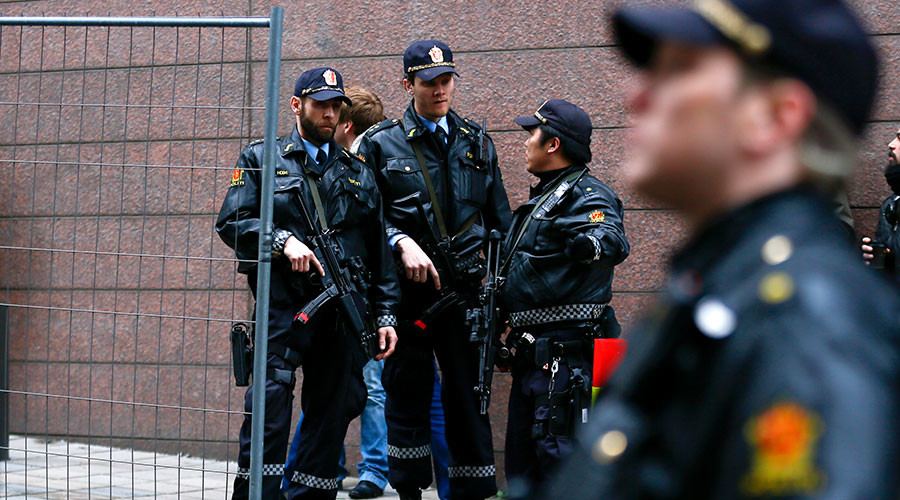 Norway shooting: 4 injured as gunman opens fire at Oslo nightclub
