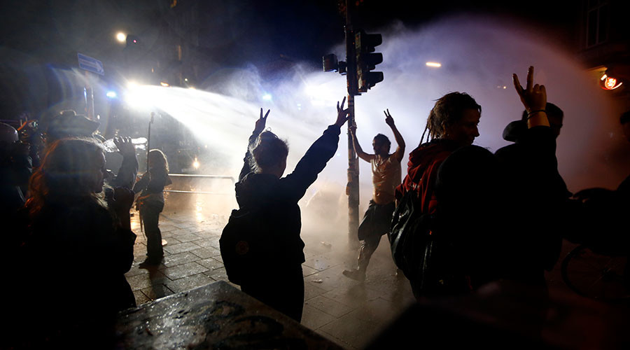 Water cannon & burned out cars: Violent riots continue in Hamburg after G20 summit