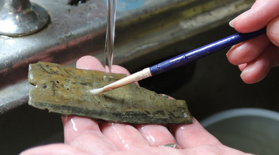 More beer & holidays requested in newly-discovered Roman letters (PHOTOS)