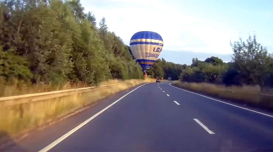 Hot air balloon skims UK road in dramatic landing (VIDEO)