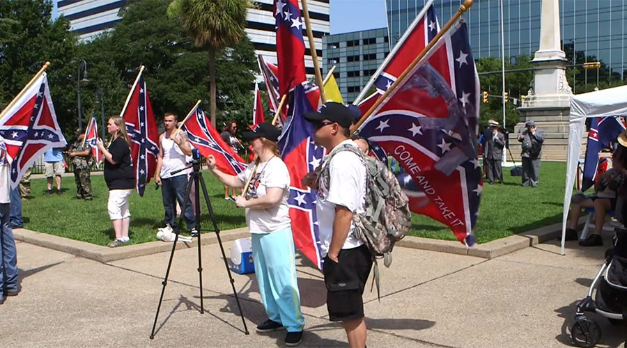 Confederate flag reappears in South Carolina (VIDEO)