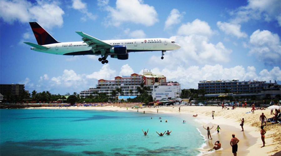 Jet blast kills tourist at world-famous Caribbean beach
