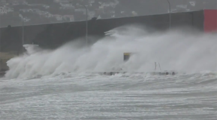 ‘Flying trampoline’ warning issued in NZ as storm causes havoc (VIDEOS)