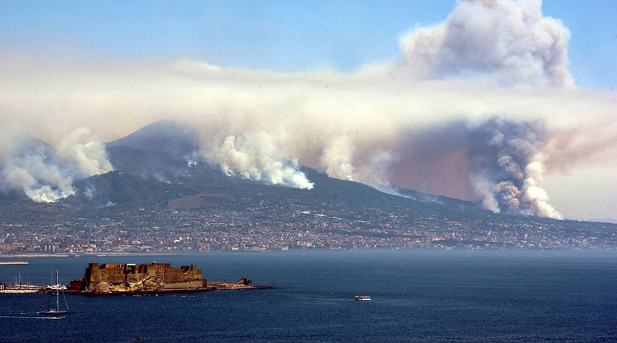 Mafia accused of setting Mount Vesuvius on fire