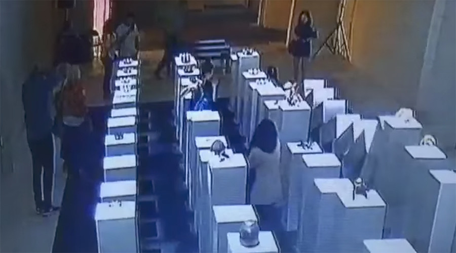$200,000 selfie: Domino disaster sees woman demolish art installation (VIDEO, PHOTOS)