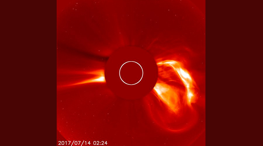 Stargazers on standby: Solar flare set to strike Earth (VIDEOS)