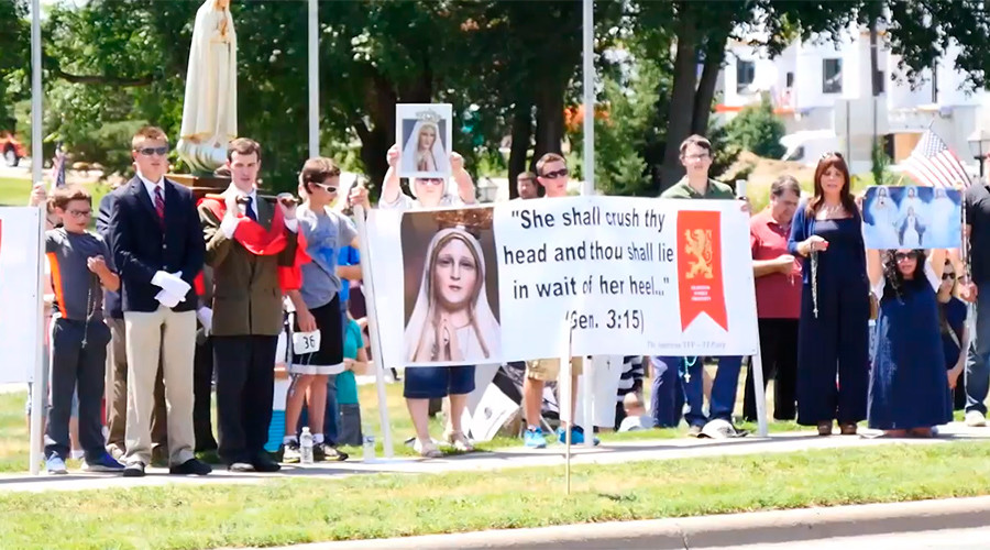 ‘Honk against Satan!’: Hundreds of Catholics protest Satanic statue in Minnesota (VIDEO)