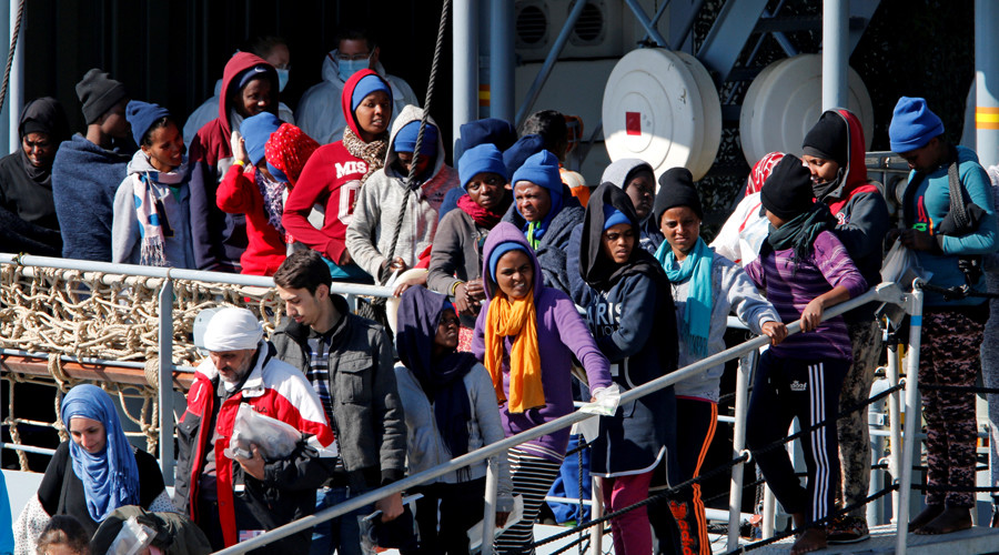 Italy in ‘tug of war’ with EU over migrants, may give them visas