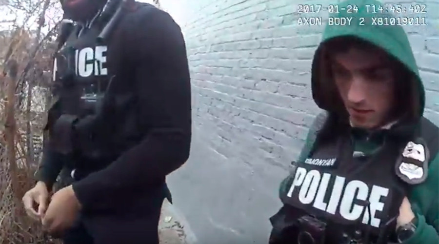 Police officer caught ‘planting drugs’ in body-cam footage (VIDEO)
