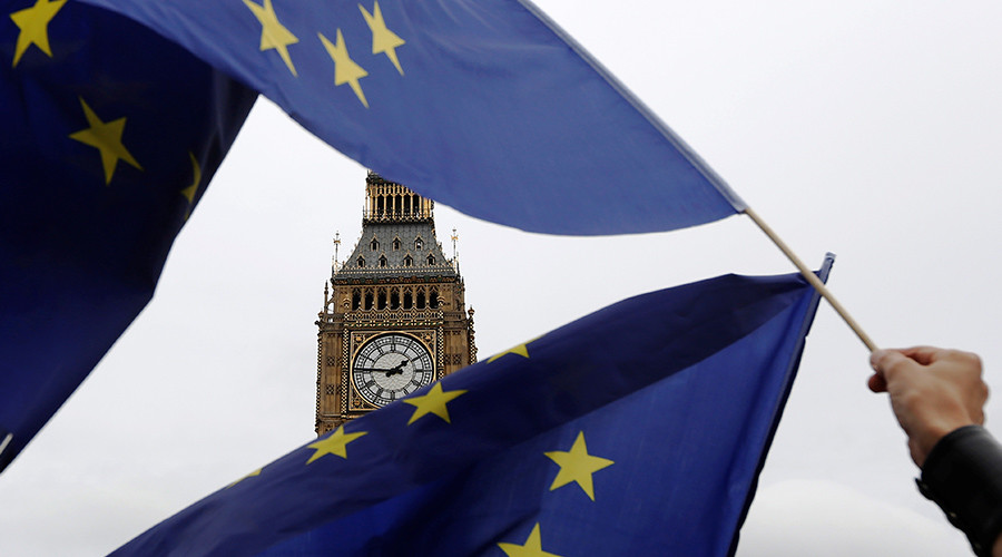 Slow motion Brexit: Free movement will ‘continue for years after Britain leaves the EU’