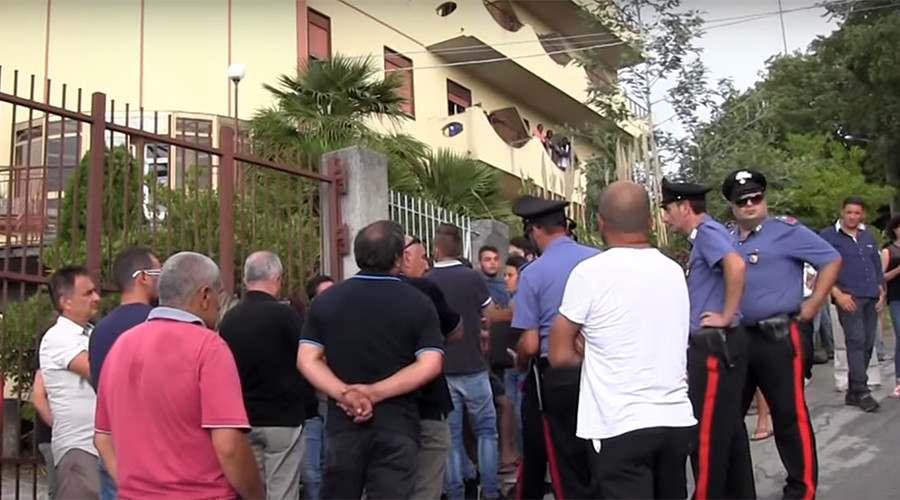‘People angry at money spent on migrants’ relocation’ – Italian mayor to RT