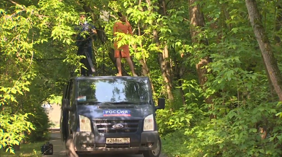 Journalists struggle to get perfect pic of Russian US embassy retreat (VIDEO)