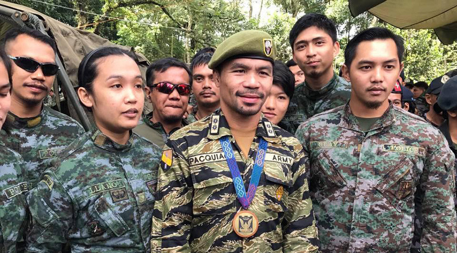 Fighting talk: Manny Pacquiao visits troops fighting for ISIS-besieged city (PHOTOS)