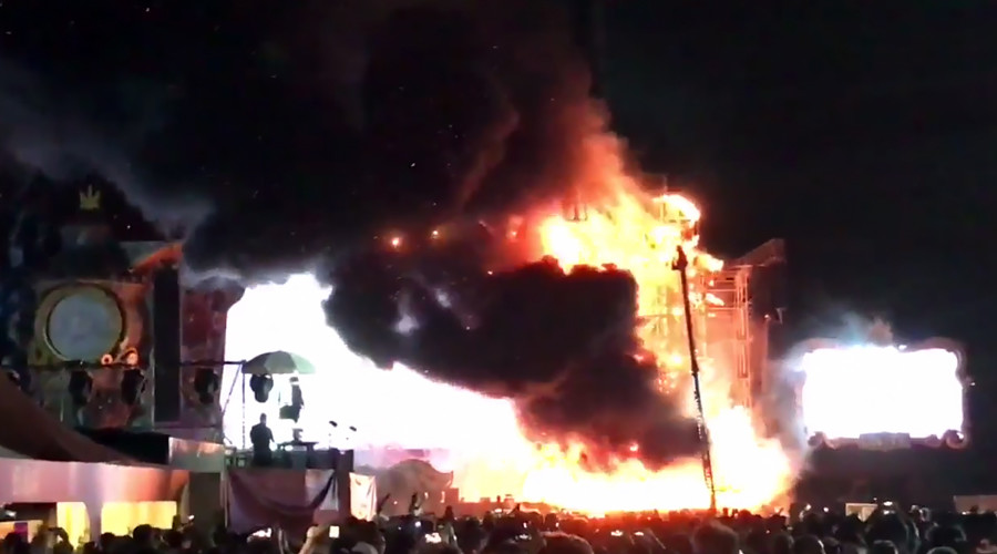 Massive Barcelona festival fire evacuates 22,000 (VIDEOS)
