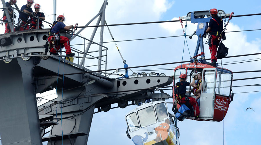 Firefighters launch dramatic cable car rescue after traumatic crash (VIDEOS, PHOTOS)