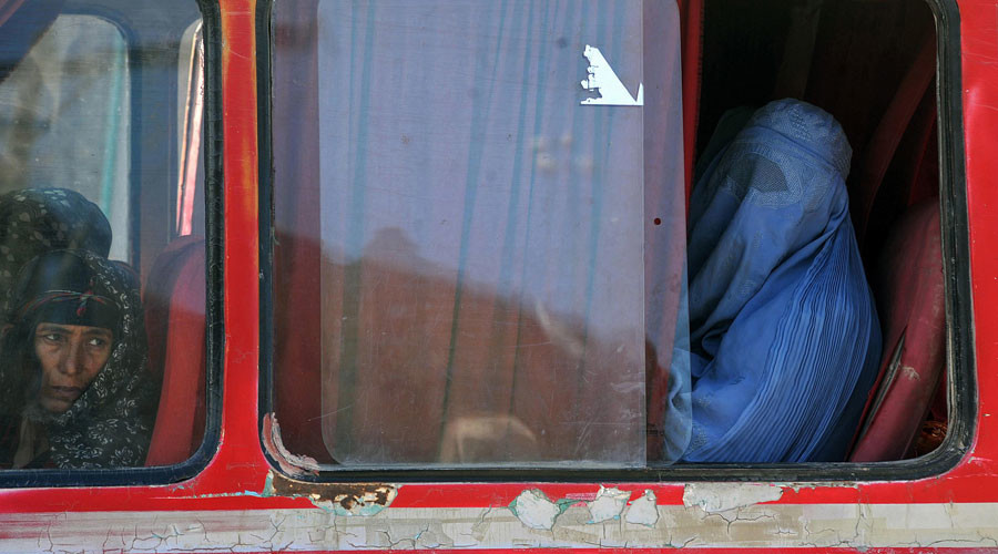 Burqas or bus seats? Image sparks anti-Muslim Facebook debate (PHOTO)
