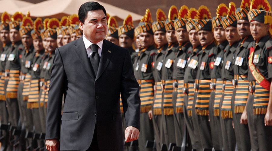 Turkmen leader channels inner Arnie for Commando-style troop inspection (VIDEO)