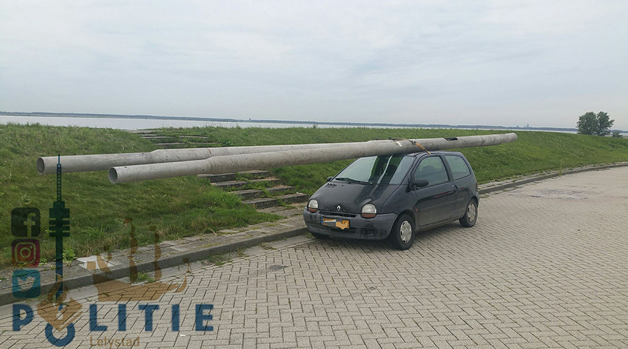 Dutch driver caught with stolen street lights strapped to car roof (PHOTO)