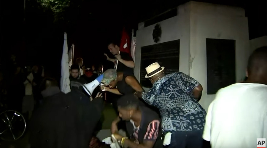Protesters damage & deface Confederate monument in Atlanta (VIDEO)
