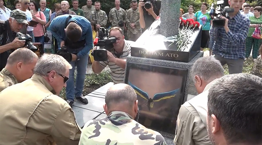 Sword piercing Russia and Diablo III angel? Ukraine war memorial image mirrors video game character
