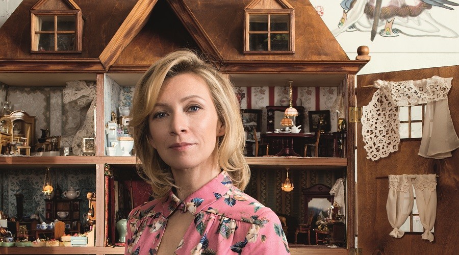 Dollhouse, smoking cigars & Russian designers: Zakharova gives rare glossy mag interview